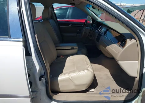 2007 Lincoln Town Car Designer Series z USA, uszkodzony, nr VIN 1LNHM83V97Y605154